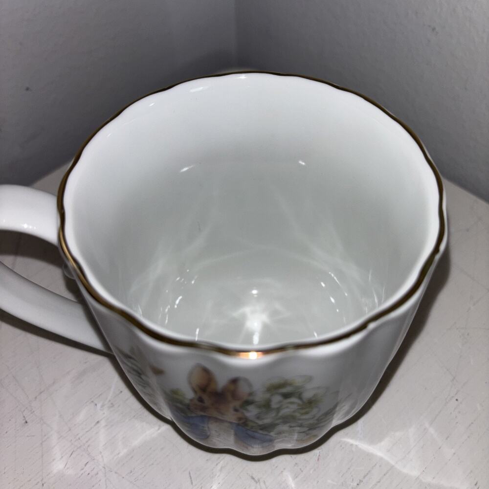 Peter Rabbit Coffee Mug Spring Flower Beatrix Potter Scalloped Gold Rim 14oz NEW - Picture 3 of 4